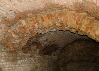 news-image: В Івано-Франківську виявили старовинний підземний хід