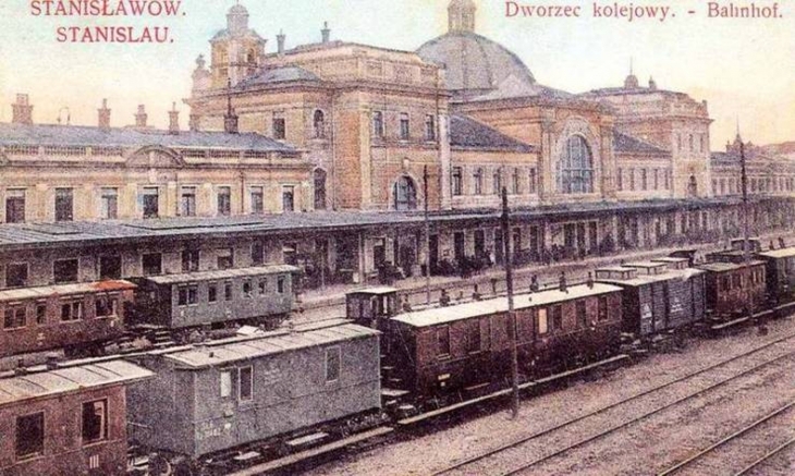 Станиславівський вокзал після реконструкції.