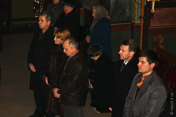 Новообрані депутати міськради помолилися перд сесією