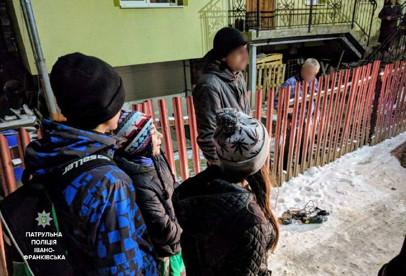 862d8847ba47a53ed58391f6d3f9a4cd - У Франківську школярі затримали злодія - rai.ua