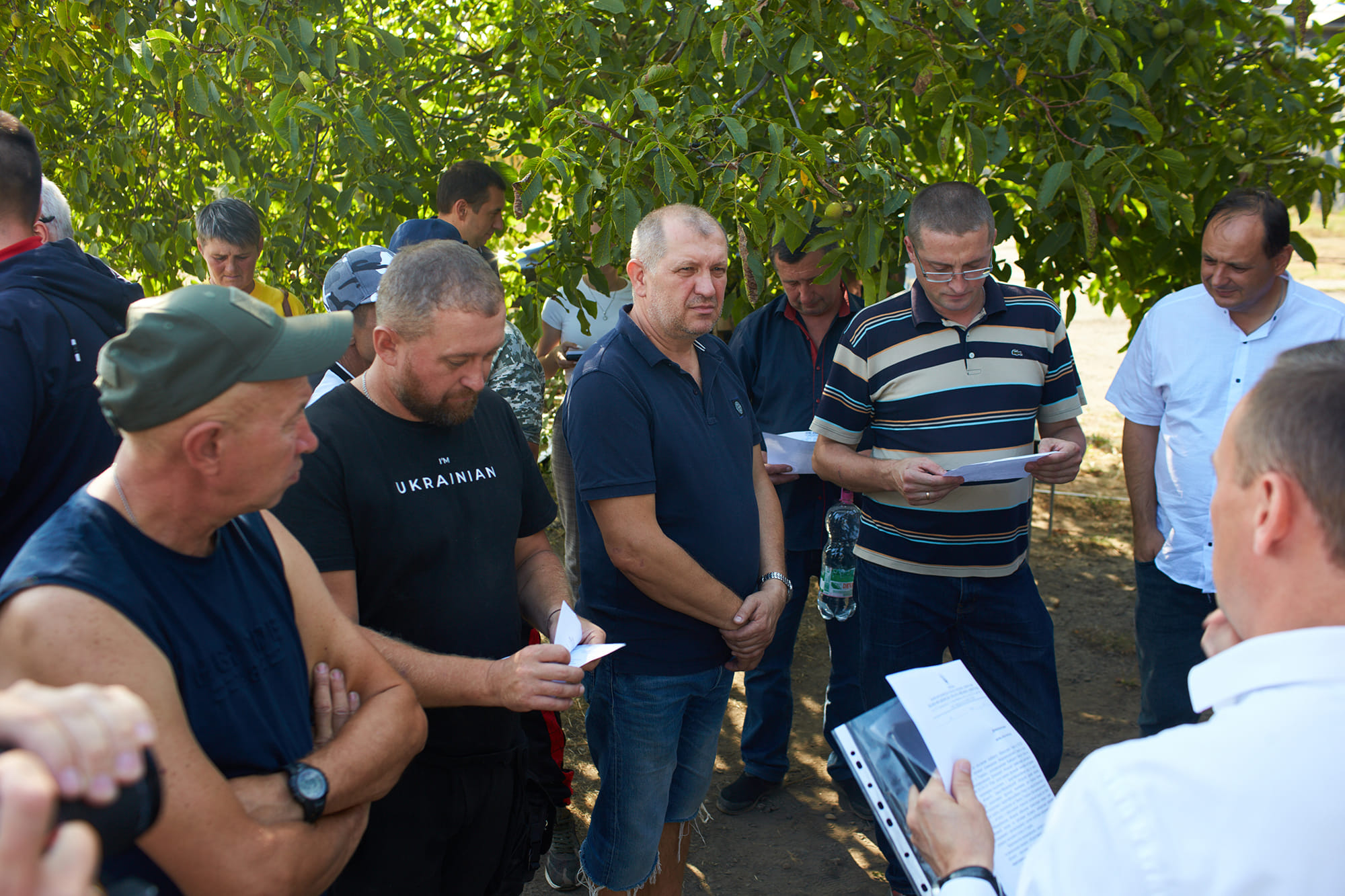 "Відправляються з важливою місією": івано-франківські комунальники будуватимуть фортифікаційні споруди