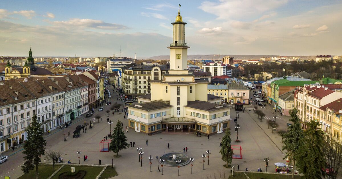 В Івано-Франківську запроваджують загальноміську хвилину пам'яті та молитви за полеглими захисниками