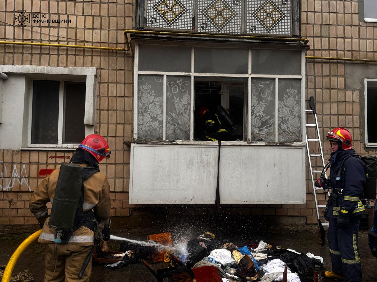 В Івано-Франківську під час пожежі загинули двоє людей (ФОТО/ВІДЕО)