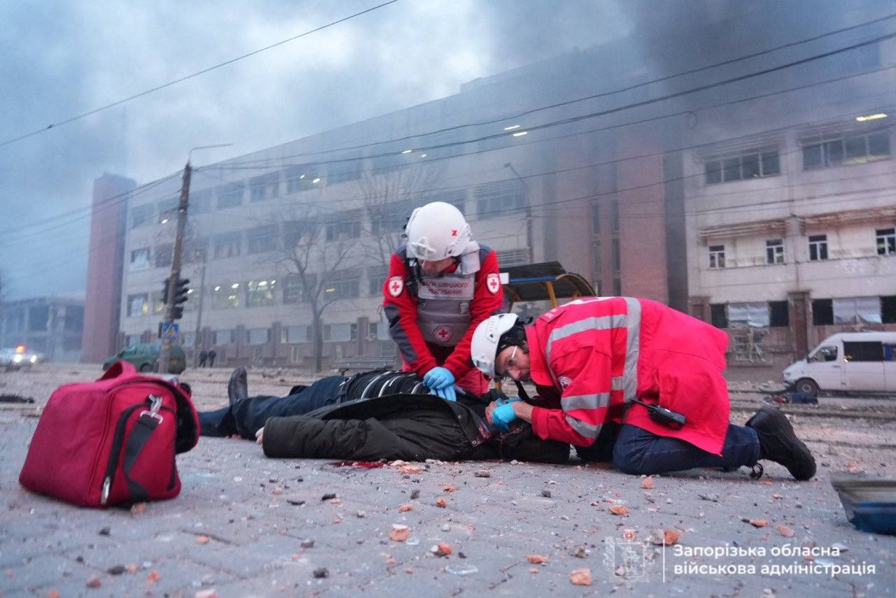 Понад сто поранених та 13 загиблих: наслідки ворожої атаки по Запоріжжю