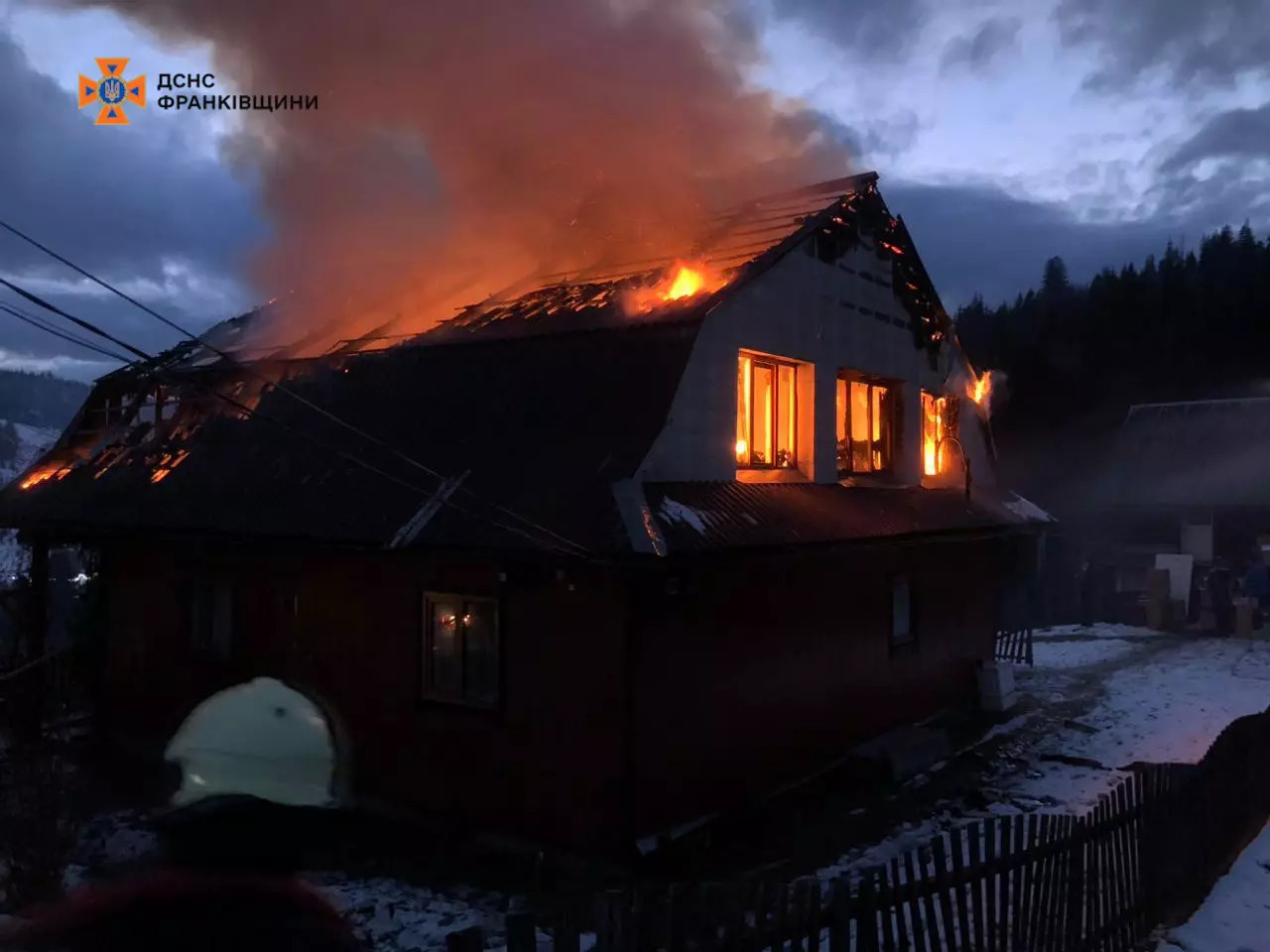 На Івано-Франківщині ліквідували пожежу житлового будинку (ФОТО)