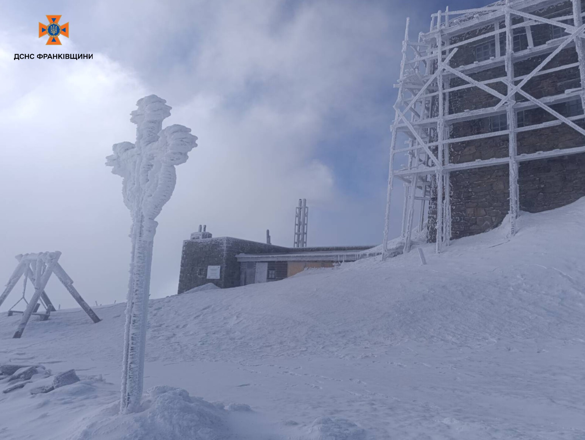 На горі Піп Іван температура повітря опустилася до -18°С (ФОТОФАКТ)