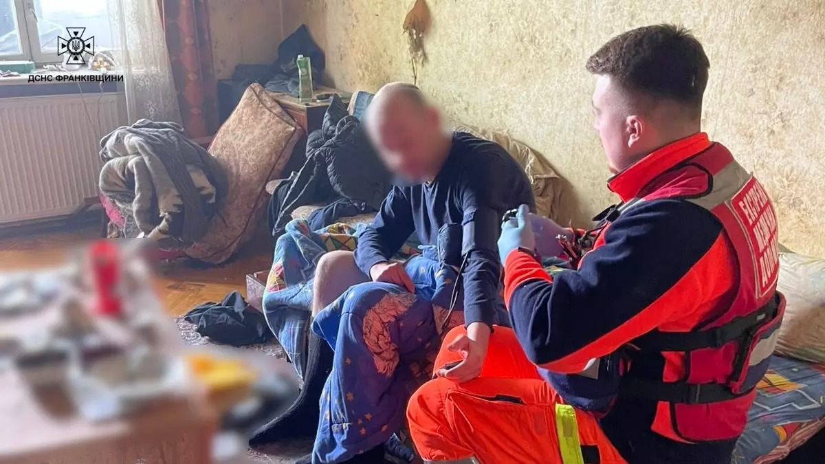 Повідомили про задимлення у квартирі: в Івано-Франківську через підгорілу їжу ледь не сталася пожежа (ФОТОФАКТ)