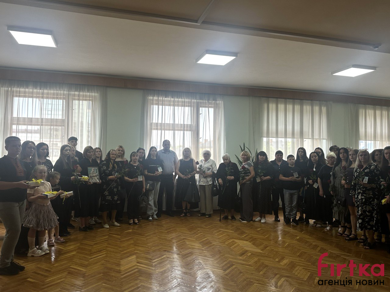 "За честь і звитягу": в Івано-Франківську родинам полеглих воїнів вручили посмертні відзнаки