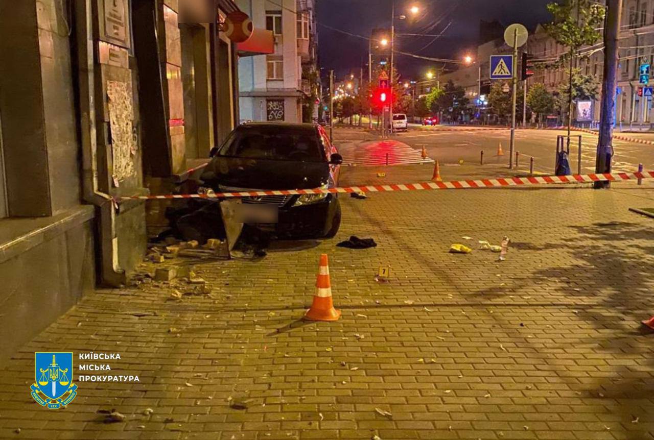 У Києві нетверезий працівник прокуратури збив жінку: потерпіла померла в лікарні (ВІДЕО)