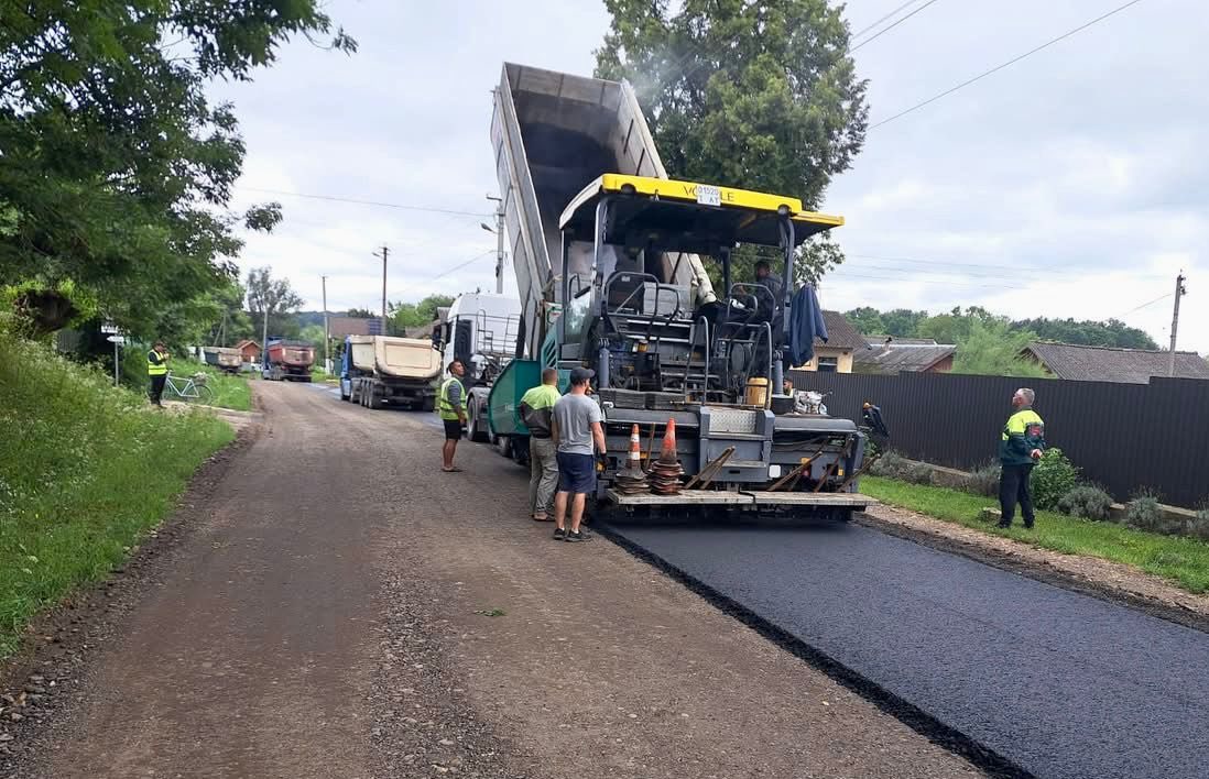 На дорогах державного значення Івано-Франківщини продовжують ремонтні роботи (ФОТО)
