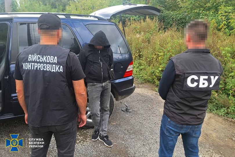 Схема втечі військовозобов’язаних за кордон: на Івано-Франківщині викрили керівника благодійного фонду