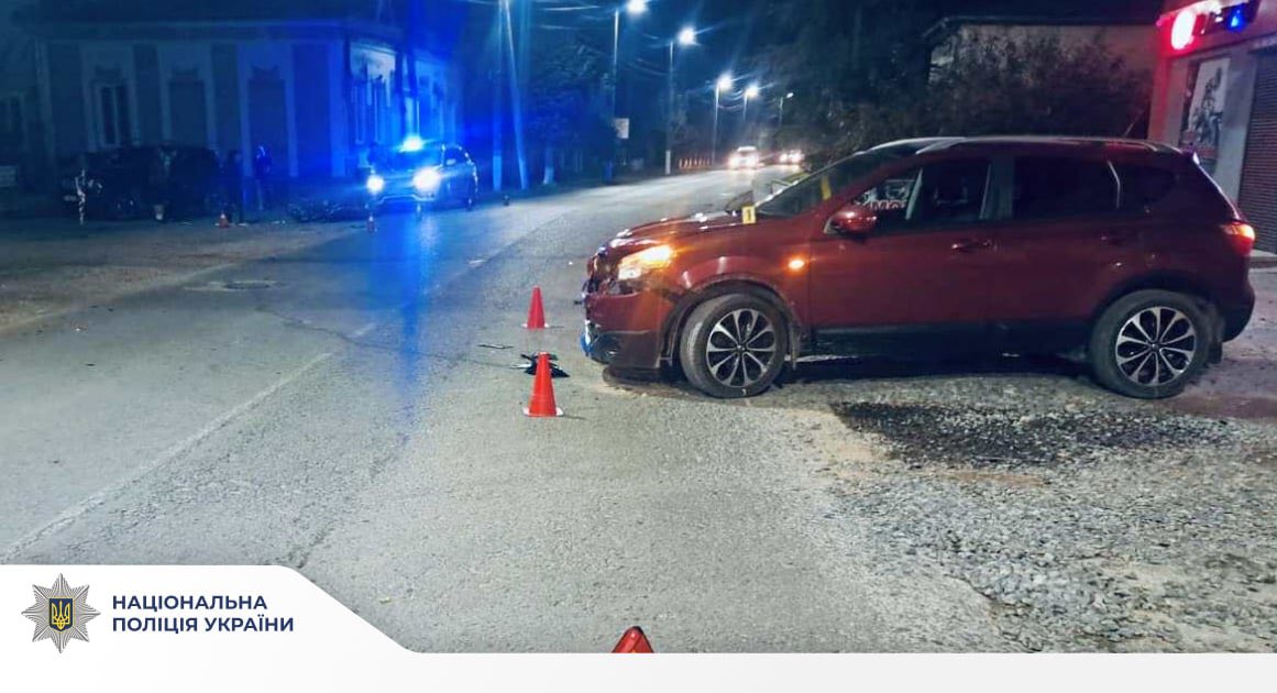 На Прикарпатті автомобіль зіткнувся з мотоциклом: постраждав підліток (ФОТО)