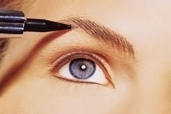 Як створити ефект густих брів за допомогою правильної техніки фарбування?