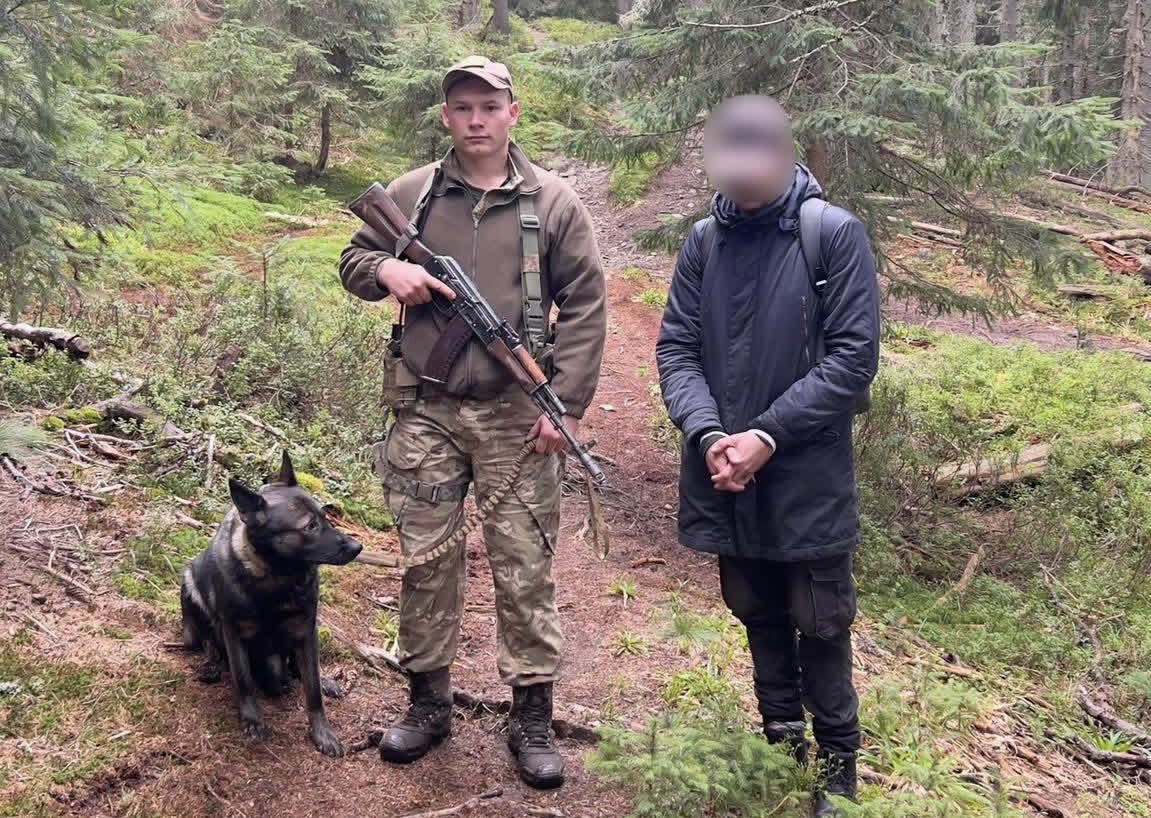 Прикордонники виявили у горах «туриста», який намагався незаконно перетнути кордон (ФОТОФАКТ)