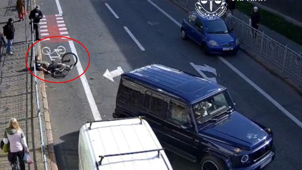 Побиття велосипедиста в Києві: водій Mercedes фігурує у справі про неякісний одяг для тероборони