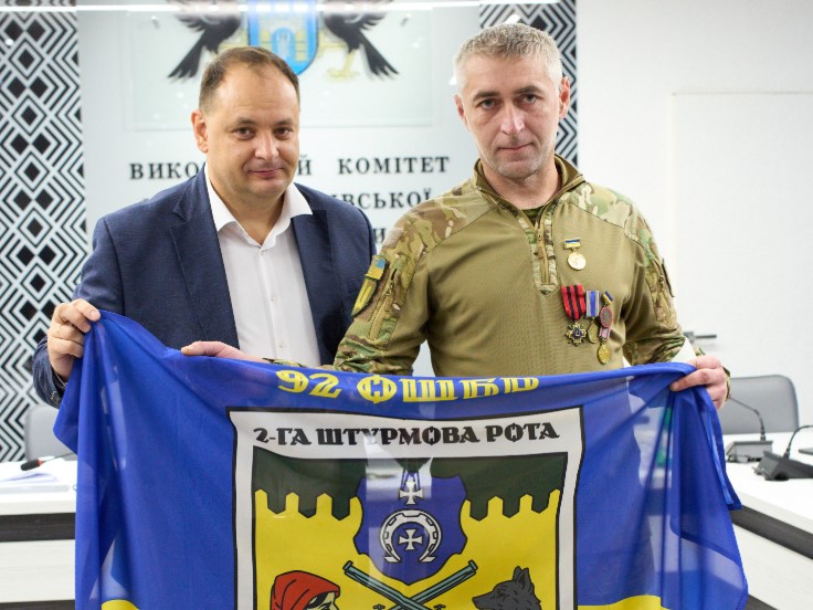 «За честь і звитягу»: в Івано-Франківську захисника Василя Струка відзначили медаллю