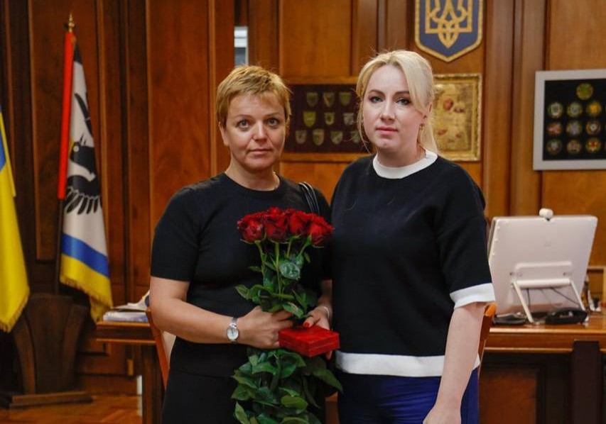 «За мужність»: на Прикарпатті дружині полеглого захисника Олега Вислоцького вручили орден