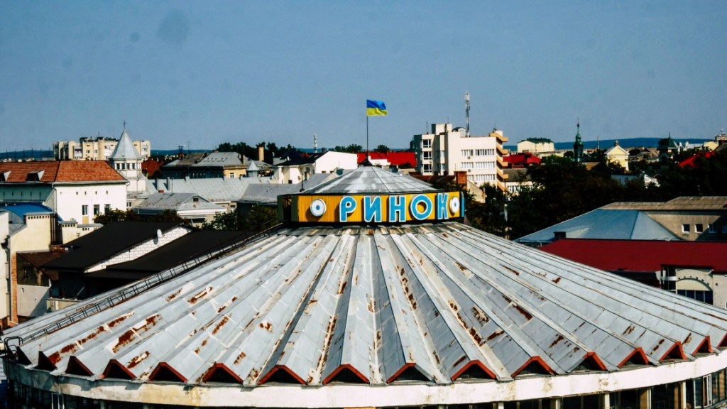 Уклали мирову угоду з «Торговим сервісом». Івано-Франківська громада поверне у свою власність частину центрального ринку