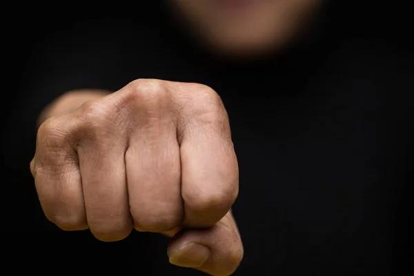 На Івано-Франківщині батька, який знущався з сина, засудили до громадських робіт та програми для кривдників