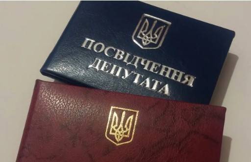 На Прикарпатті в десятках громад поменшало депутатів: частина виїхала або склала мандати