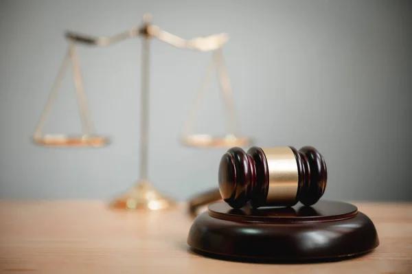 В Івано-Франківську жінку засудили за ухилення від громадських робіт