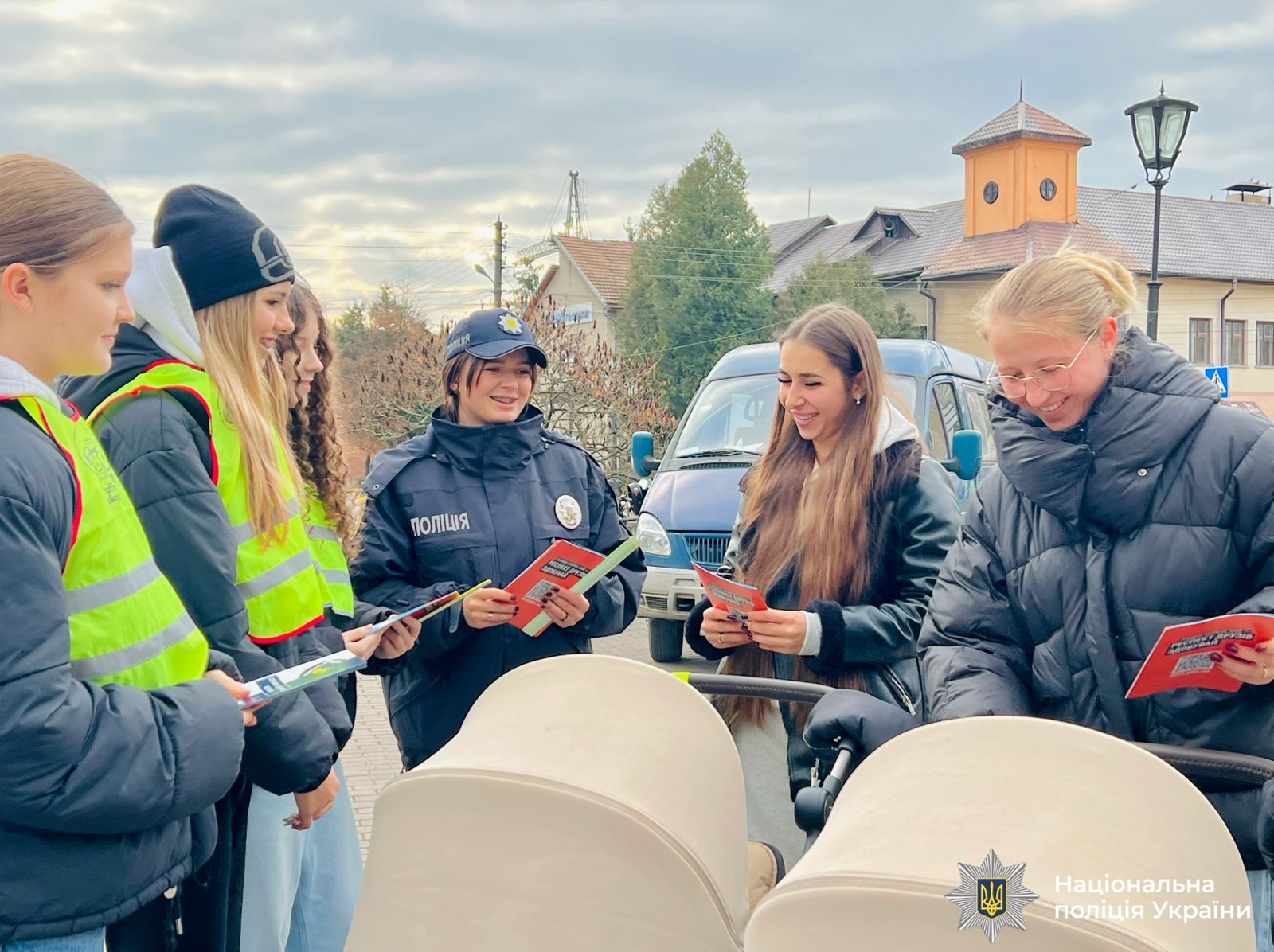 «Разом за безпеку на дорозі»: у Галичі поліцейські та ліцеїсти провели вуличну акцію