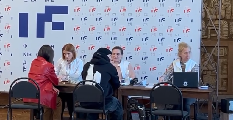 В Івано-Франківському драмтеатрі провели донорський день: медики наголошують на критичній потребі в крові