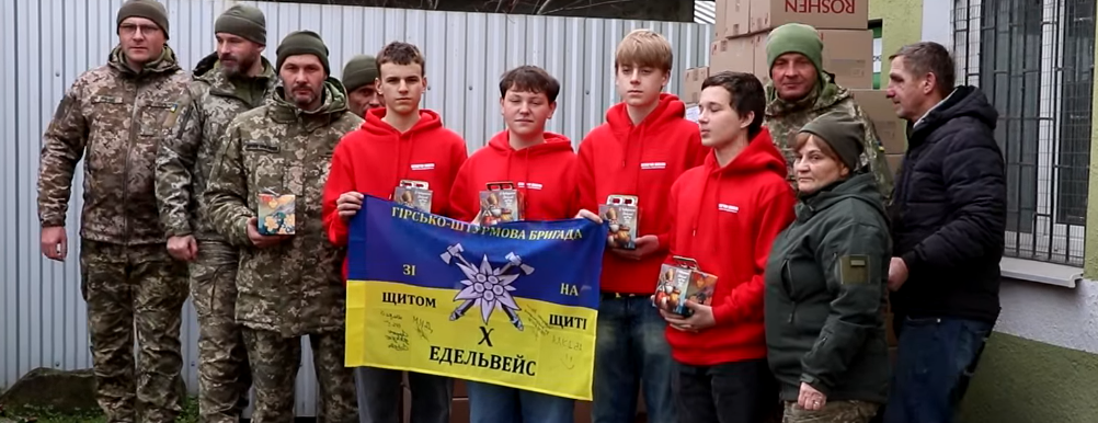 У Коломиї 800 дітей воїнів отримали подарунки під час благодійної акції