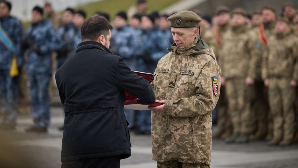 Провів на бойовій на позиції 471 день: Володимир Зеленський надав звання Героя України медику Сергію Тищенку