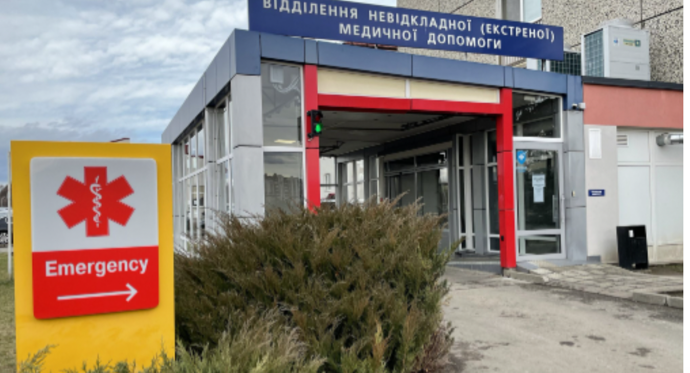 Стало відомо, в якому стані дитина та жінка, яких поранили ножем в Івано-Франківську