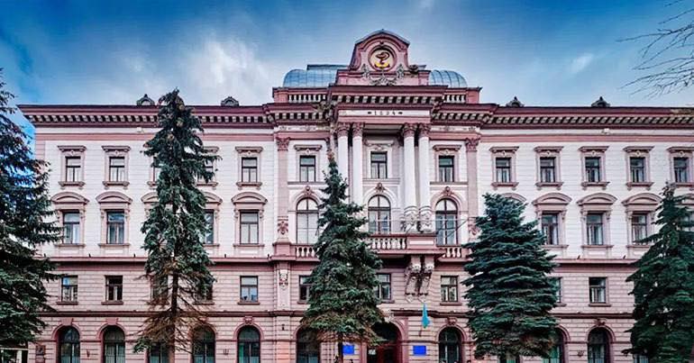«Університет — це живі люди»: ректор ІФНМУ Роман Яцишин про 80-річчя, культуру вдячності та оновлення медичної освіти