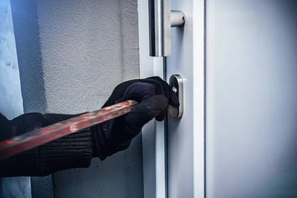 В Івано-Франківську засудили рецидивіста, який обікрав три квартири та завдав потерпілим збитків на понад мільйон гривень