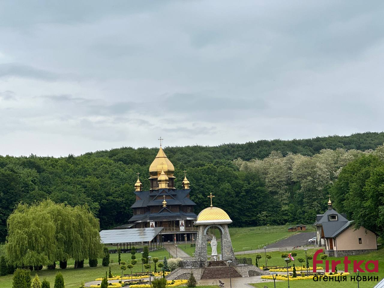 У Погінському монастирі на Прикарпатті відбудуться нічні чування: охочих запрошують долучитися