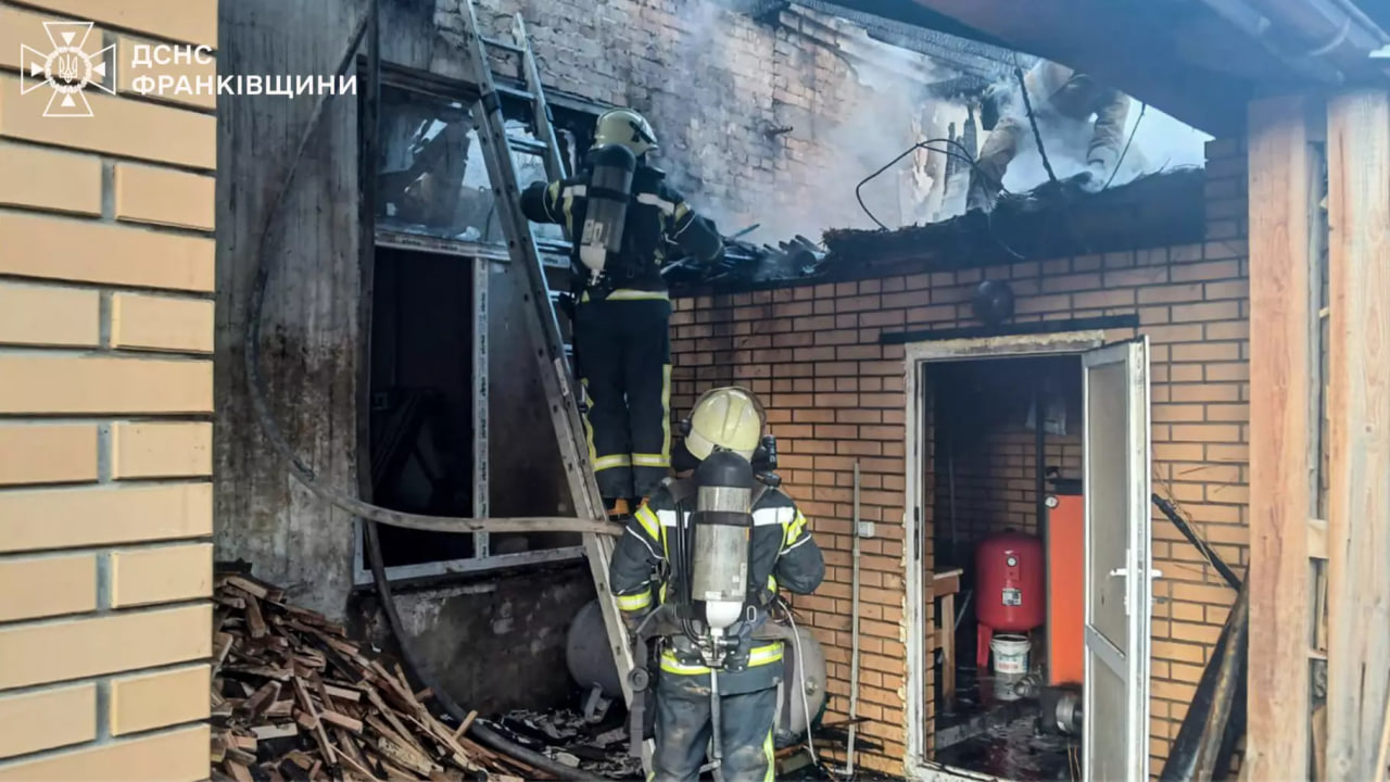 На Івано-Франківщині горів меблевий цех (ФОТОФАКТ)
