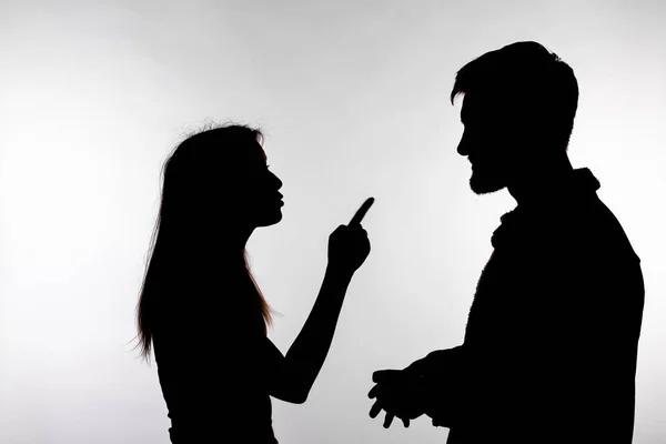 Конфліктувала, принижувала та ображала: прикарпатка систематично вчиняла домашнє насильство щодо чоловіка