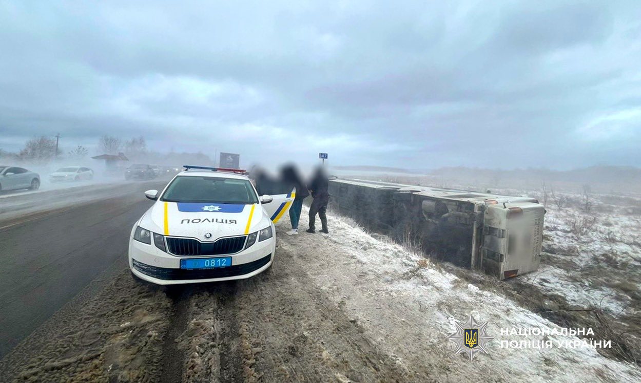 Одна людина загинула, 16 — постраждали: деталі смертельної аварії за участі автобуса на Прикарпатті