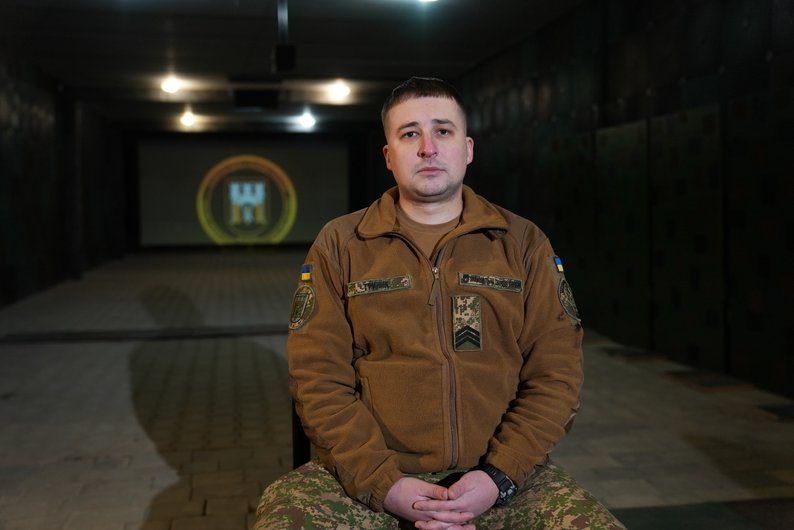 Прикинувся мертвим після розстрілу. Як боєць НГУ Максим Гриник із трьома кулями у тілі врятувався з полону (ВІДЕО)