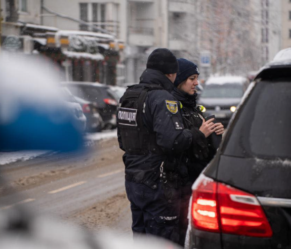 Дрифт біля торгових центрів в Івано-Франківську: поліція застерігає водіїв