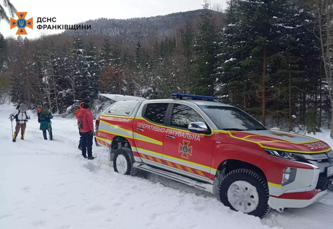 Погіршилося самопочуття: у Карпатах рятувальники допомогли чотирьом туристам