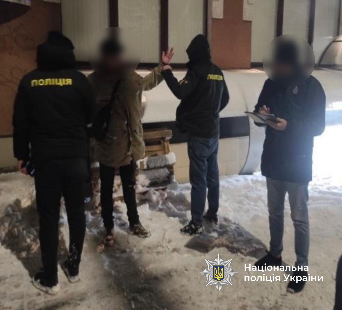 Вимагав і отримував щомісячні хабарі: на Прикарпатті викрили корупційну схему у сфері рибного господарства (ФОТО)