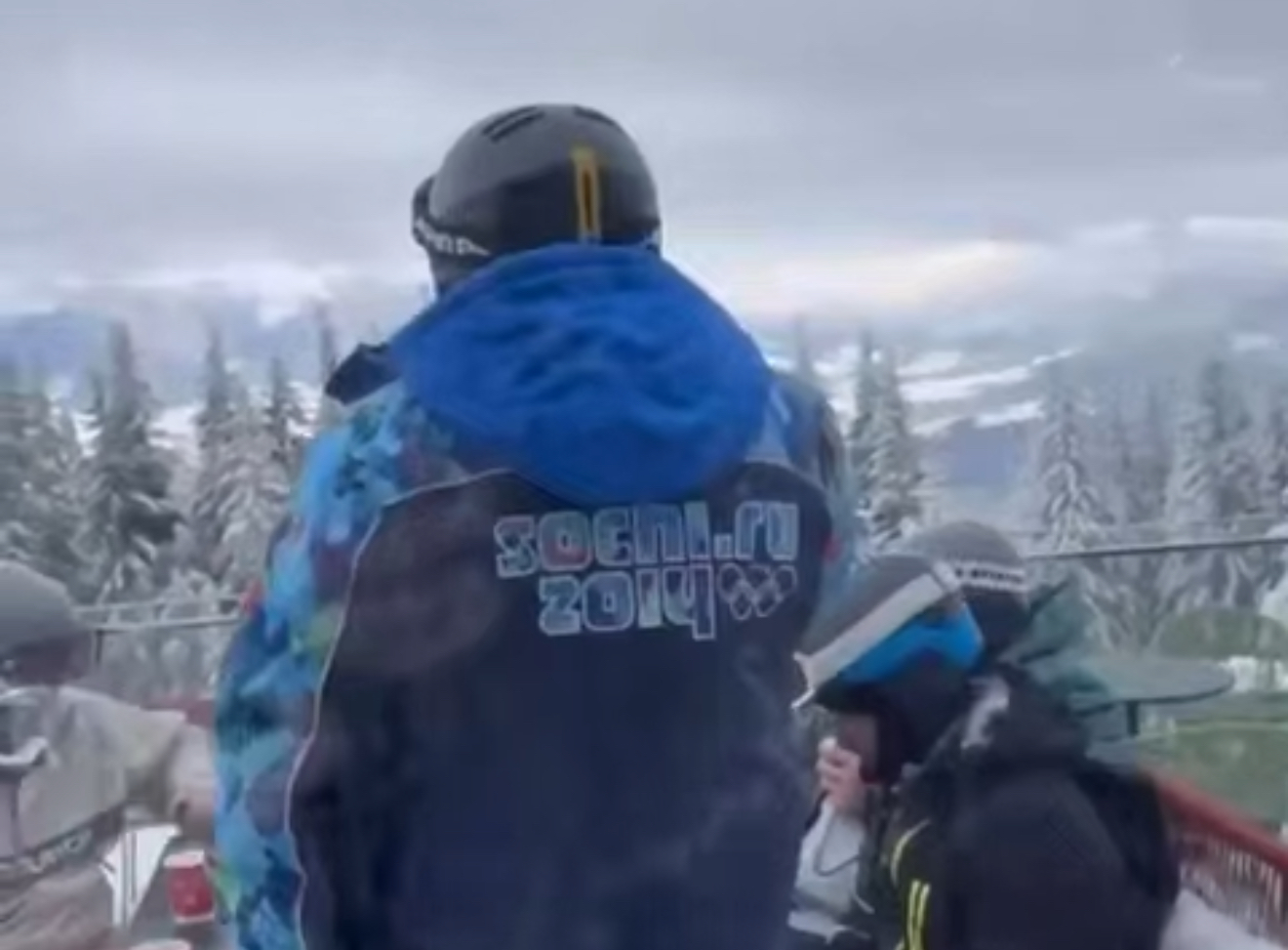 У Буковелі турист придбав куртку з написом «sochi-2014» — поліція встановила продавця