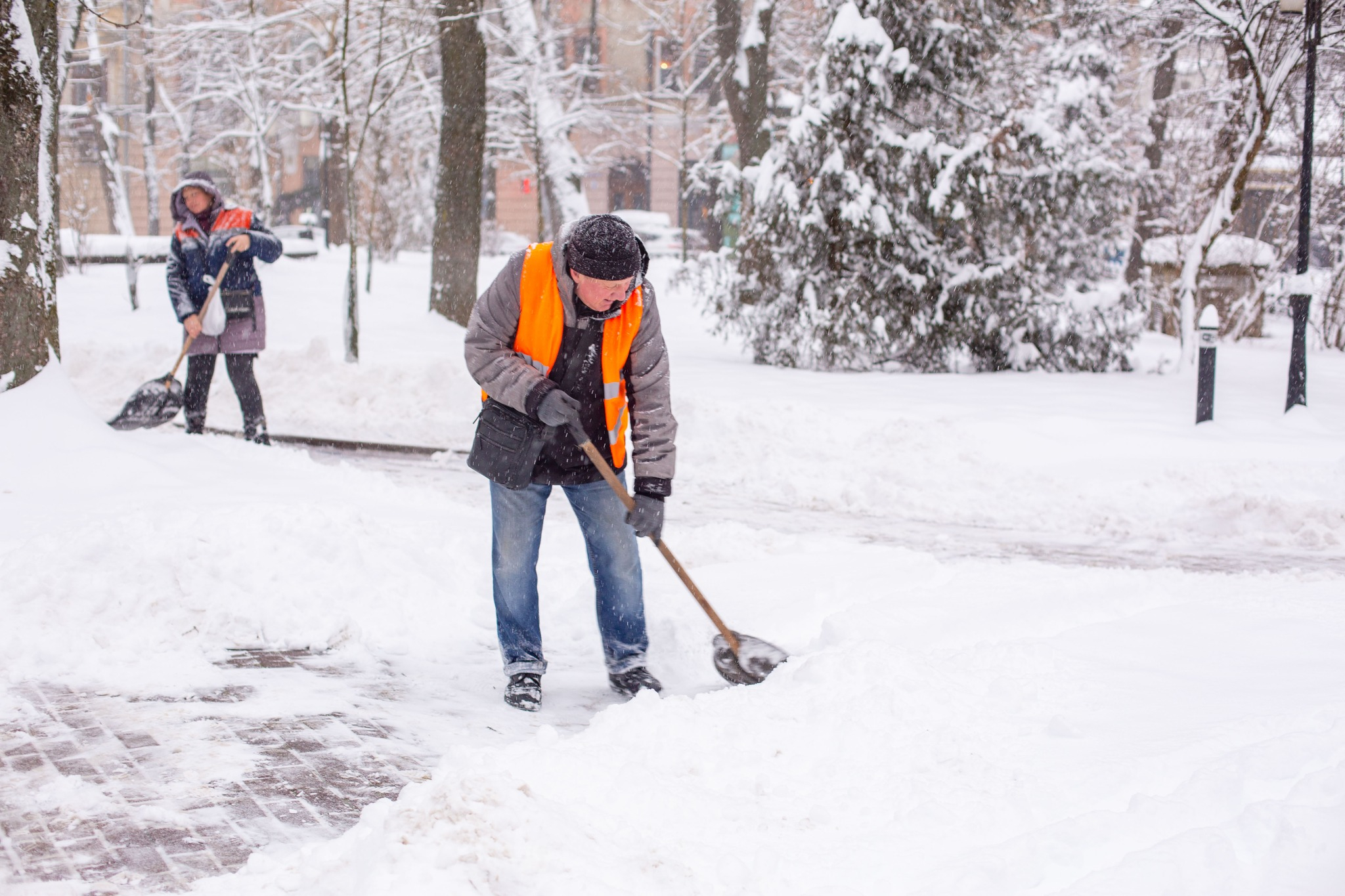 «Дамо лопати, а при потребі навіть техніку»: Руслан Марцінків закликав іванофранківців та бізнес допомагати розчищати сніг