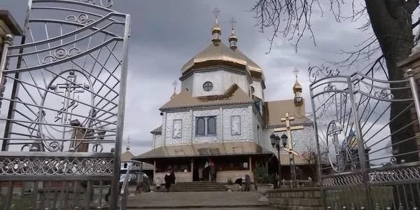 У Космачі загострилася ситуація довкола храму ПЦУ: місцеві звинувачують прихильників монастиря з Баня-Березова у втручанні