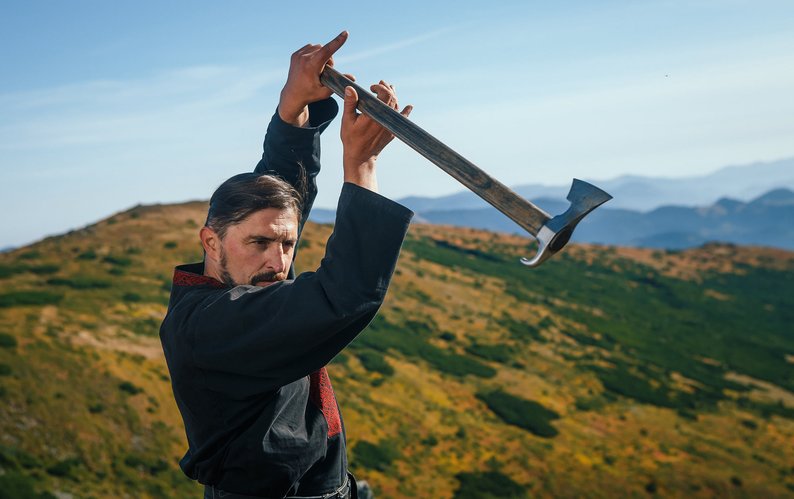 «Багато робив, щоб клятих "орків" не було на нашій землі». У лікарні помер фотограф та воїн Руслан Трач з Верховини