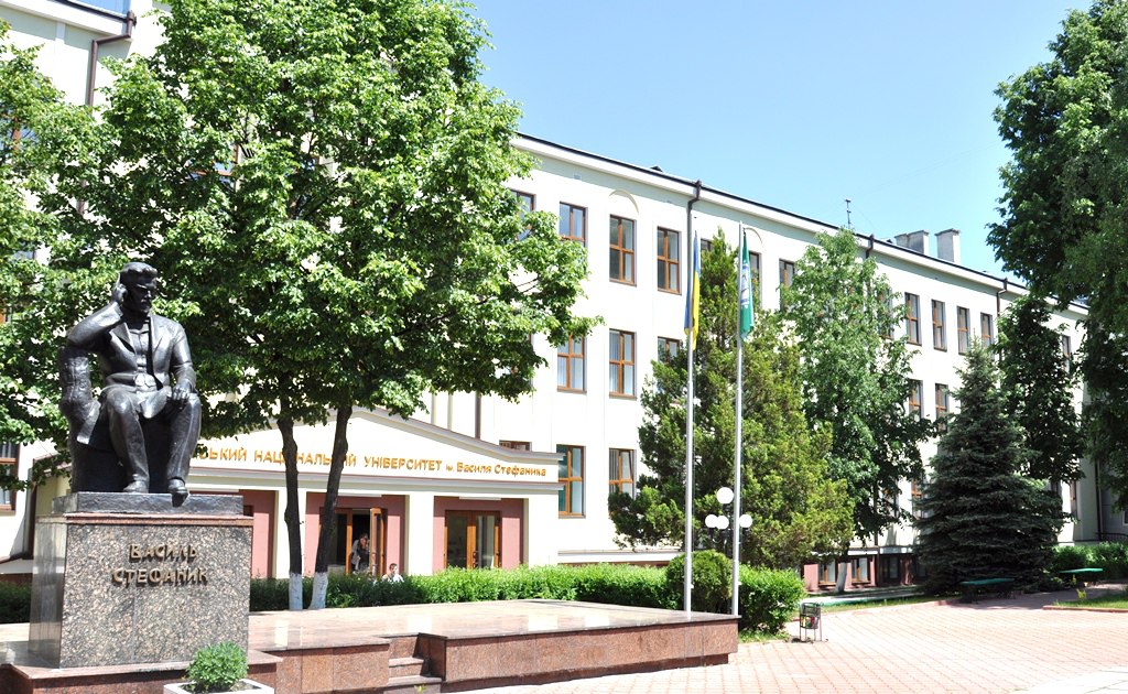 Карпатський національний університет оновив освітні програми та увійшов до топ-10 закладів України