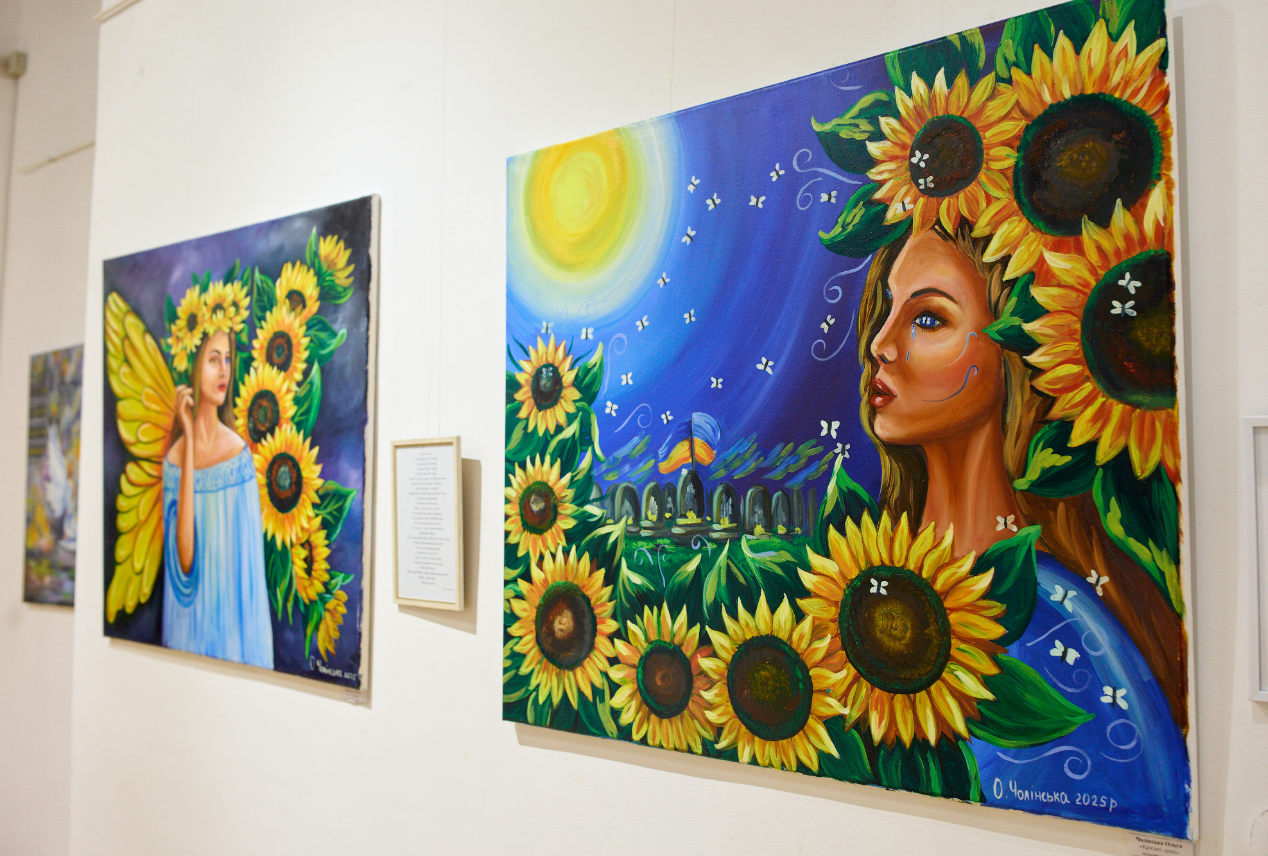 В Івано-Франківську відкрили виставку Ольги Чолінської «Шлях України. Душа нації»