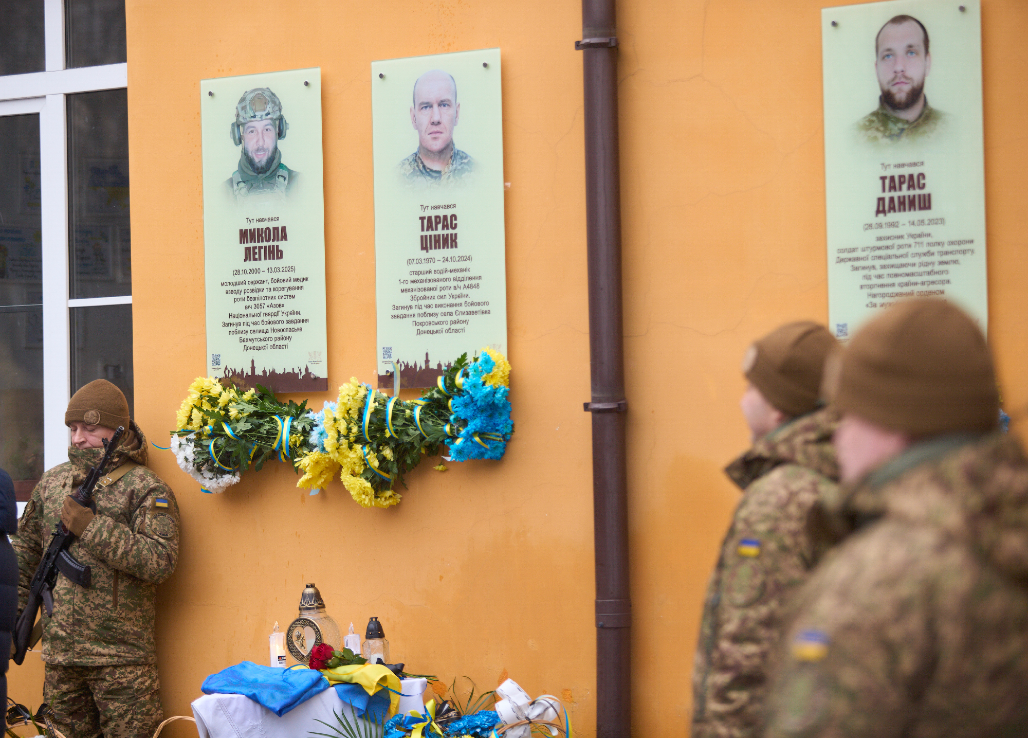 В Івано-Франківську відкрили анотаційні дошки полеглим воїнам Тарасу Цінику та Миколі Легіню