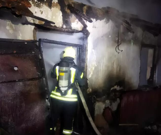Загинув чоловік та постраждала жінка: на Прикарпатті горів житловий будинок (ФОТОФАКТ)
