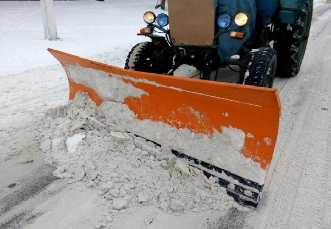На дорогах Івано-Франківщини працюють служби у посиленому режимі (ВІДЕО)