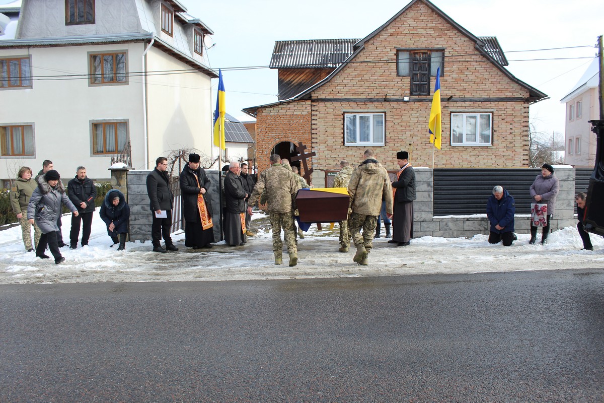 На Прикарпатті попрощаються з військовослужбовцем Володимиром Мисюком